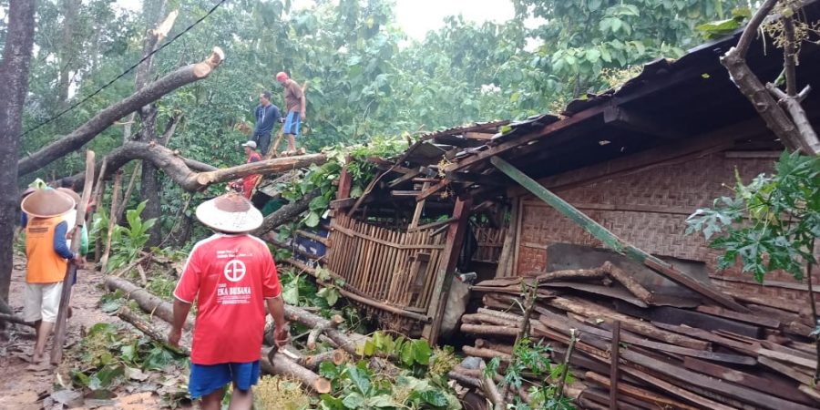 Hujan Angin Porak-Porandakan Rumah Warga Di Kecamatan Ngadirojo