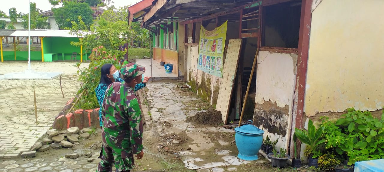 Sebelum Di Bangun Oleh Satgas TMMD 110 Bojonegoro, Gedung SD Ini Bertahun Tahun Rusak