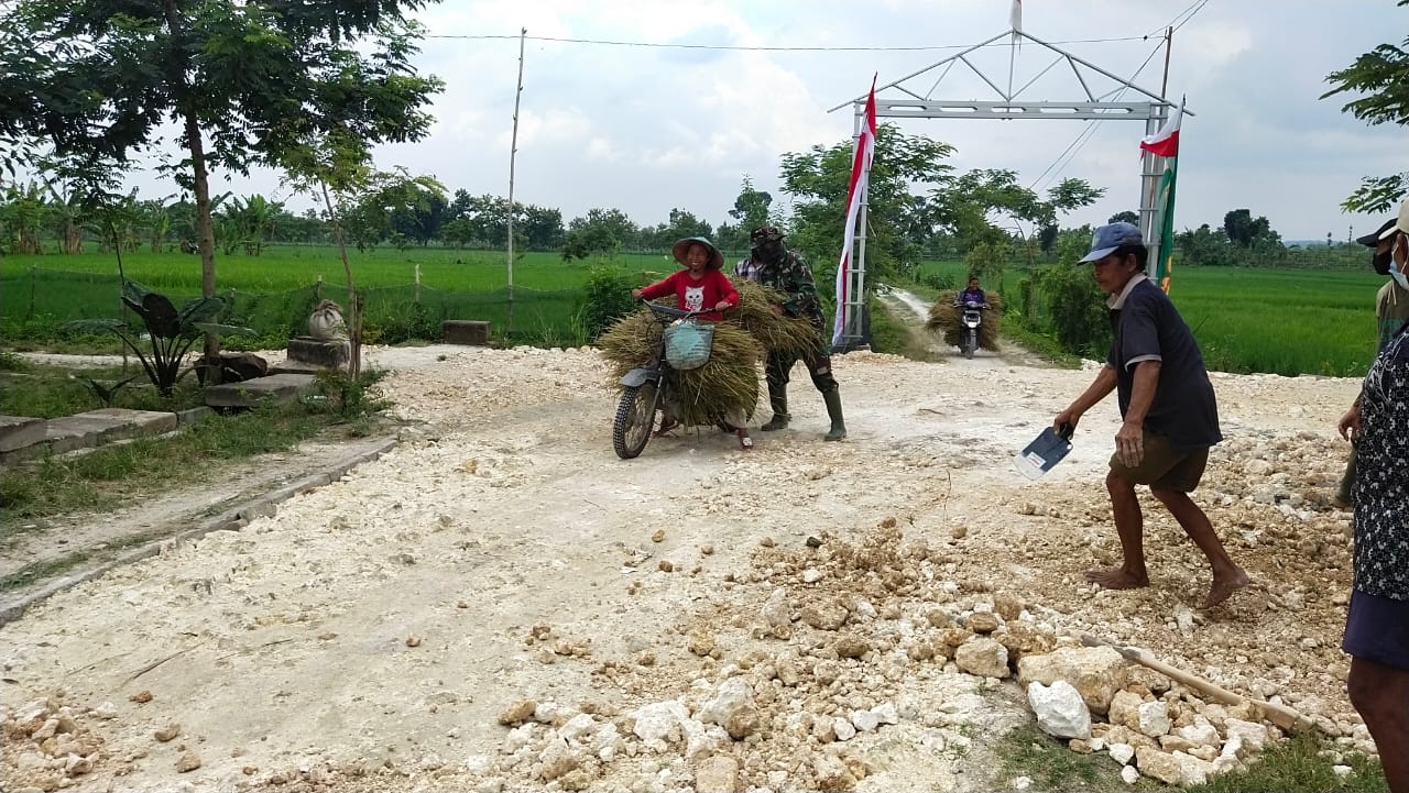 Warga Jatimulyo Apresiasi Kemanunggalan TNI Dan Masyarakat Dalam TMMD Bojonegoro
