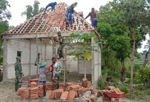 Perbaiki Musholla, Semangat Gotong Royong Pada TMMD Kodim Bojonegoro Terjaga