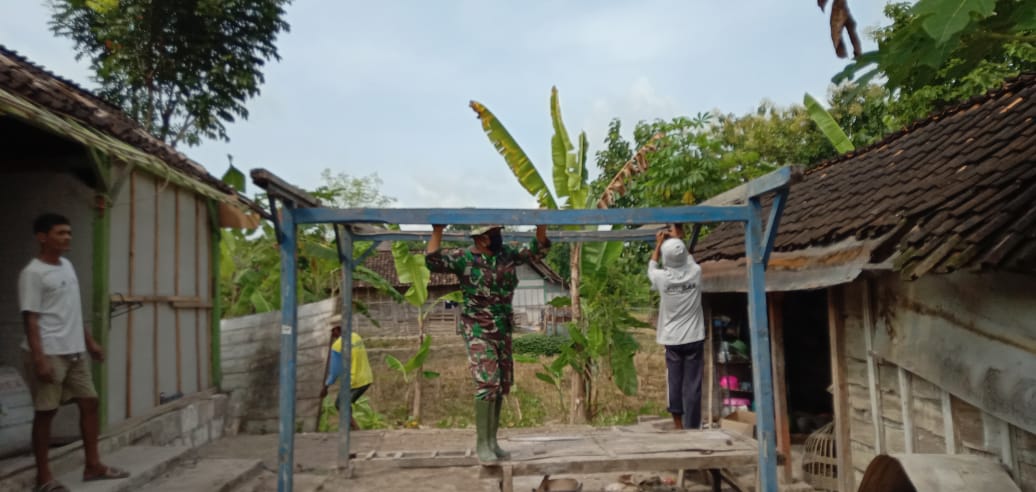 Melalui Program Aladin TMMD Kodim Bojonegoro, Rumah Warga Kurang Mampu Dibedah TNI
