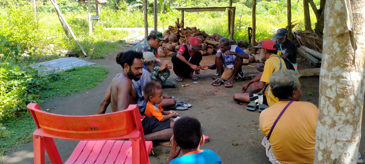 Komsos Efektif Dekatkan Hubungan dengan Warga Kampung Dorba