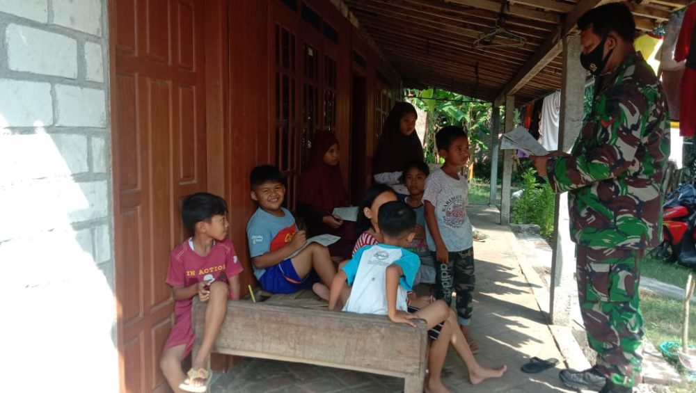 Kopda Bowo Kehadirannya Selalu Dinantikan Oleh Anak-Anak Desa Tamansari