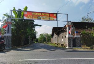 Memasuki Pintu Gerbang Desa Tamansari Dari Arah Selatan Disambut Nuansa Merah Putih Dan Banner Selamat Datang