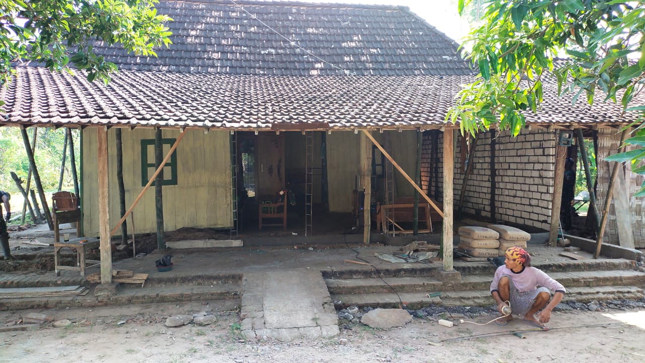 Potret Rumah Limasan Ciri Khas Bangunan Warga Desa Tamansari Yang Direhab Satgas TMMD Reg.111 Kodim pati