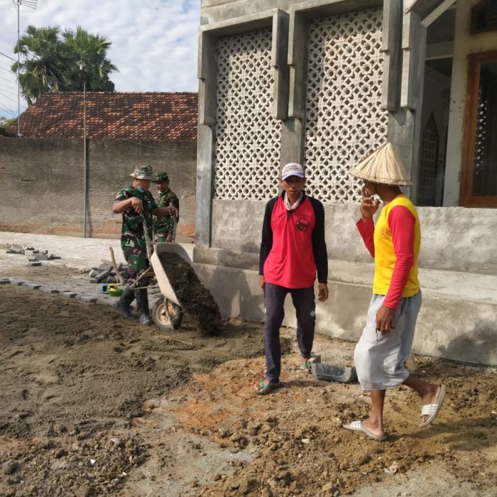 Dasaran Pembangunan Lantai Pelataran Masjid Desa Menggunakan Pasir
