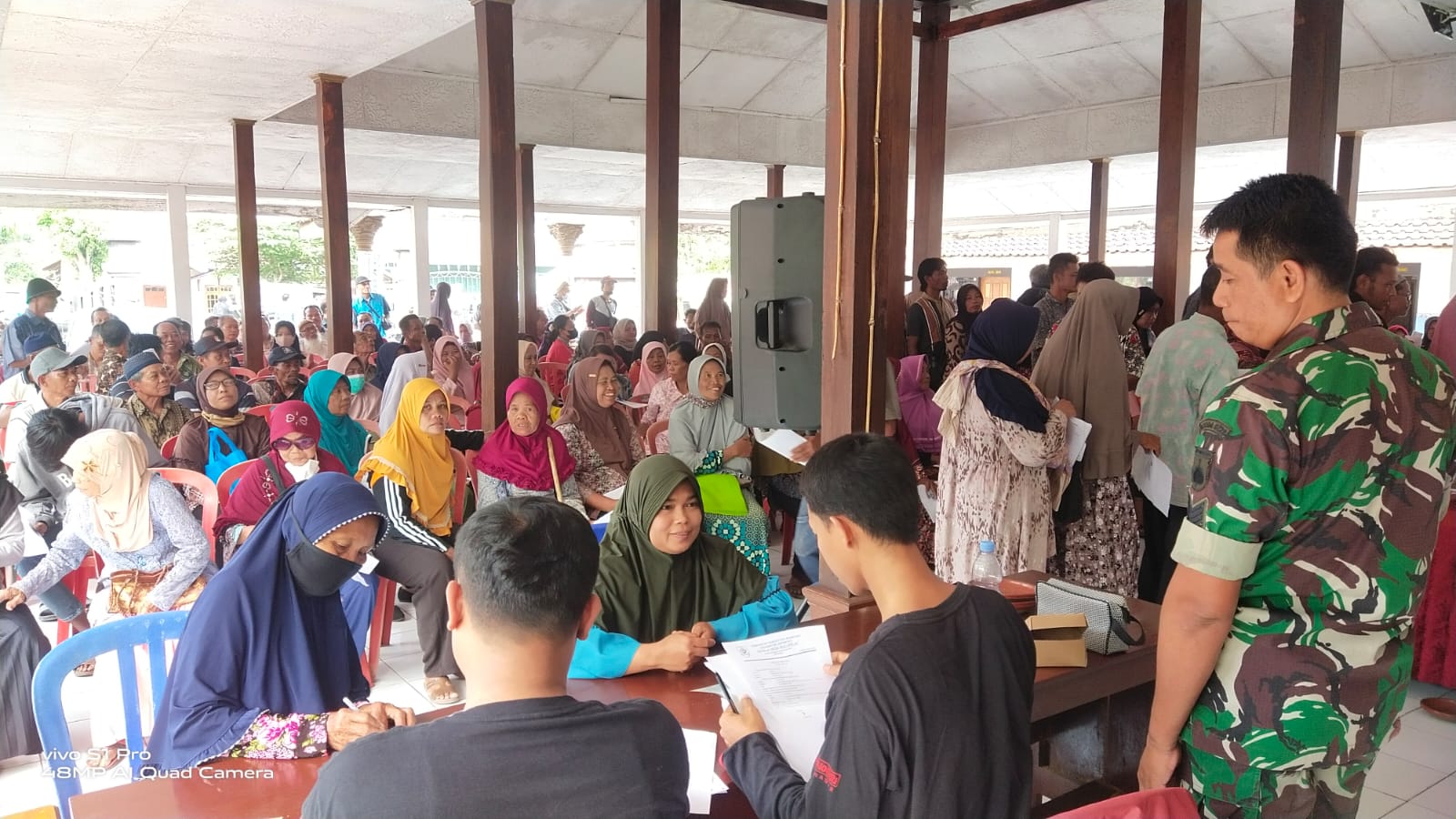 BlT DBHCHT Kabupaten Wonogiri Disalurkan, Anggota Koramil 08/Giriwoyo Berikan Pendampingan